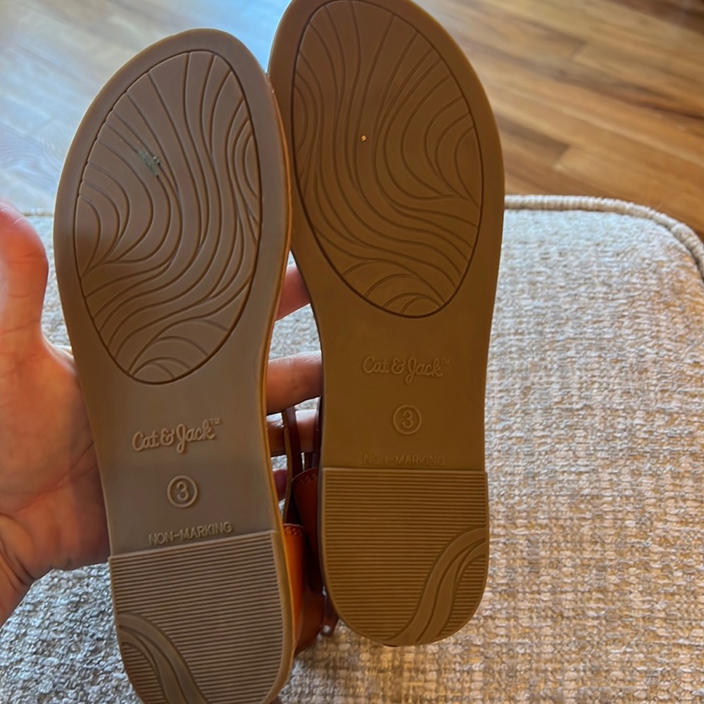 Cat & jack size 3 sandals barley worn